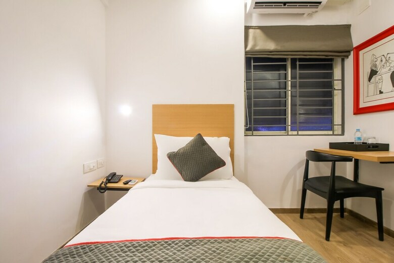 Hotel Oyo Townhouse 180 Sant Regency