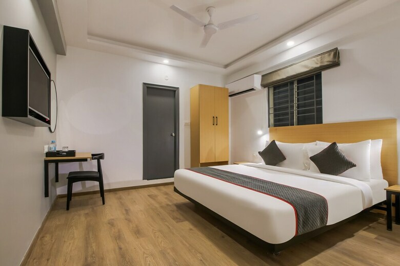 Hotel Oyo Townhouse 180 Sant Regency
