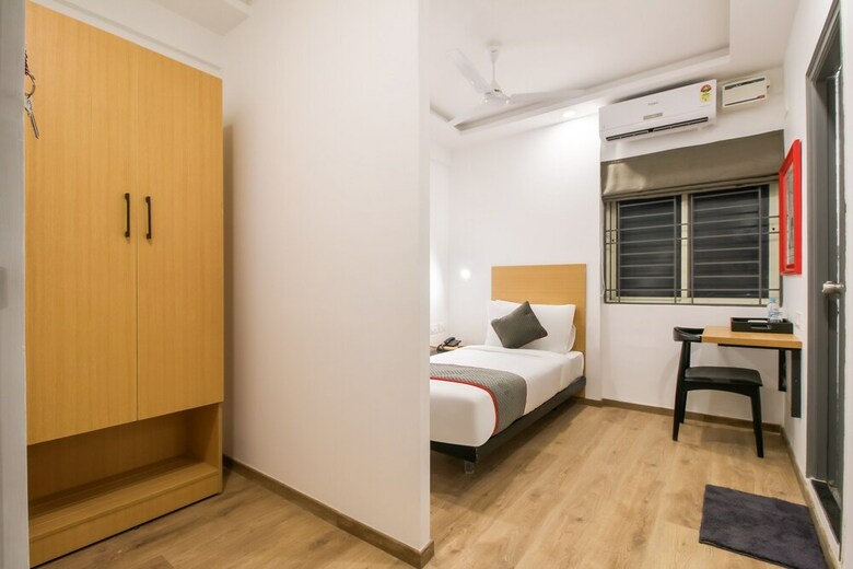 Hotel Oyo Townhouse 180 Sant Regency