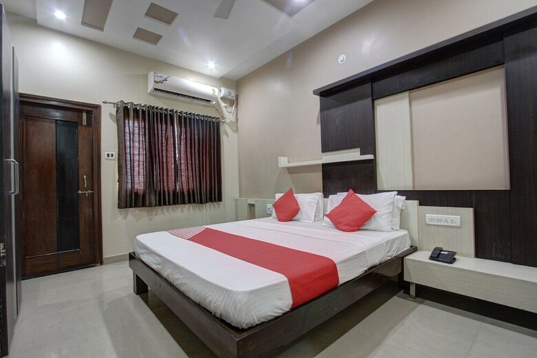 Oyo 36620 Hotel Pleasant Stays