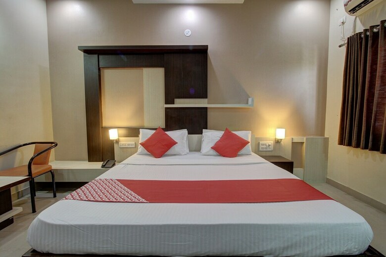 Oyo 36620 Hotel Pleasant Stays