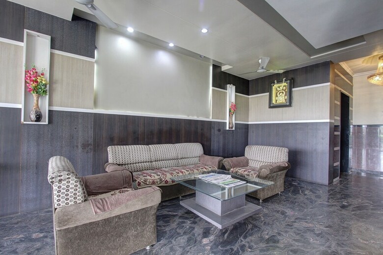 Oyo 36620 Hotel Pleasant Stays