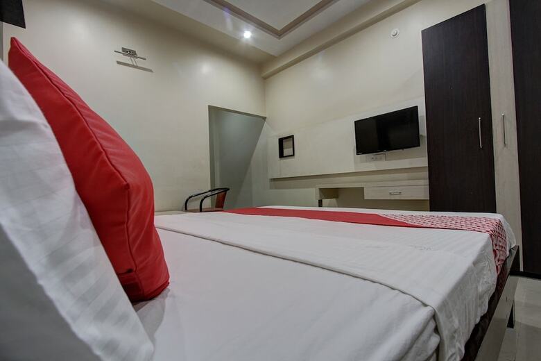 Oyo 36620 Hotel Pleasant Stays
