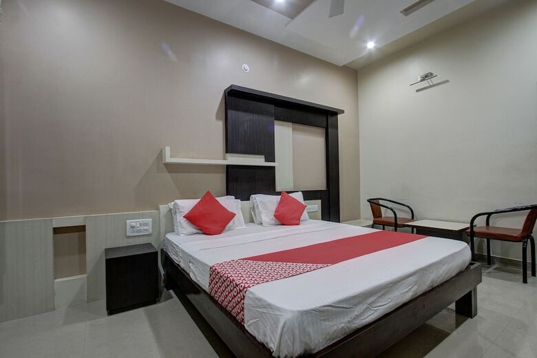 Oyo 36620 Hotel Pleasant Stays