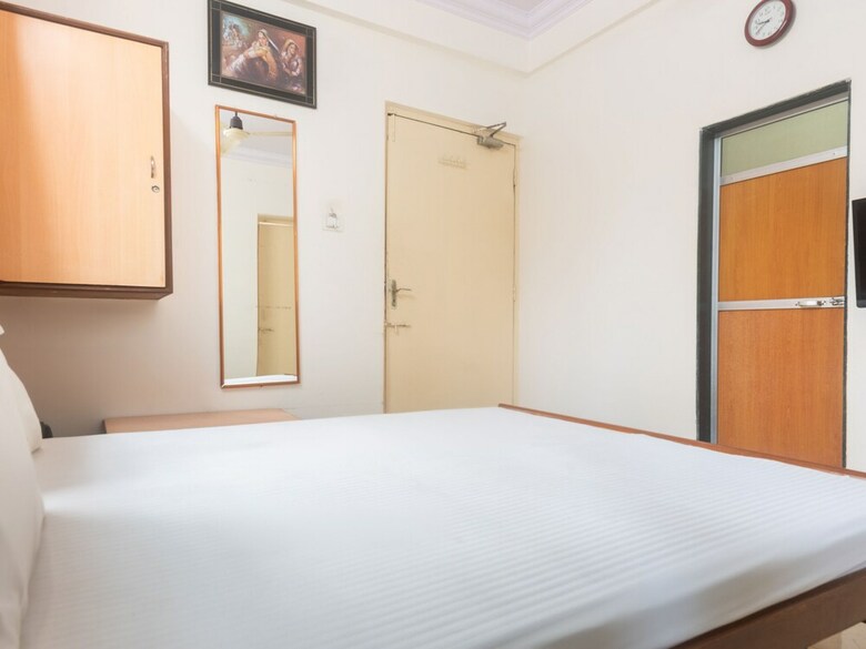 Spot On 43046 Hotel Saitej