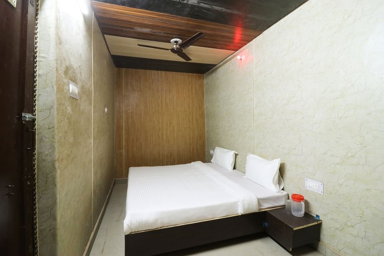 Hotel Spot On 60106 Taj Tourist Home