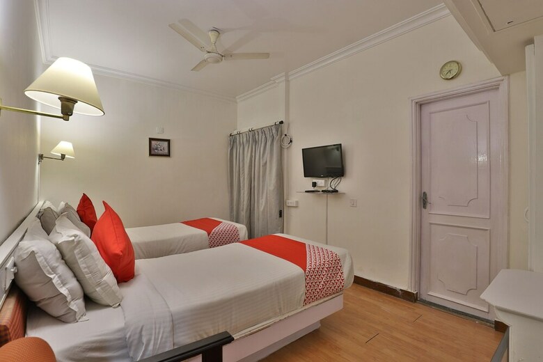 Oyo 2308 Hotel Crown