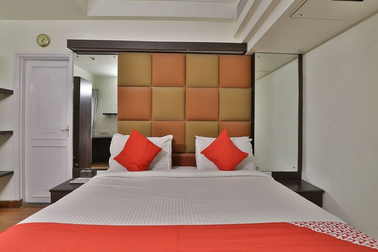 Oyo 2308 Hotel Crown