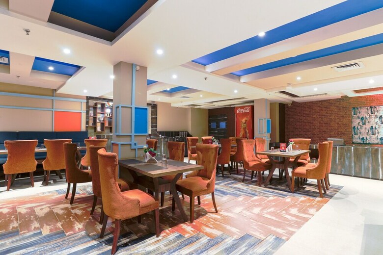 Capital O 46159 Hotel Golden Fortune