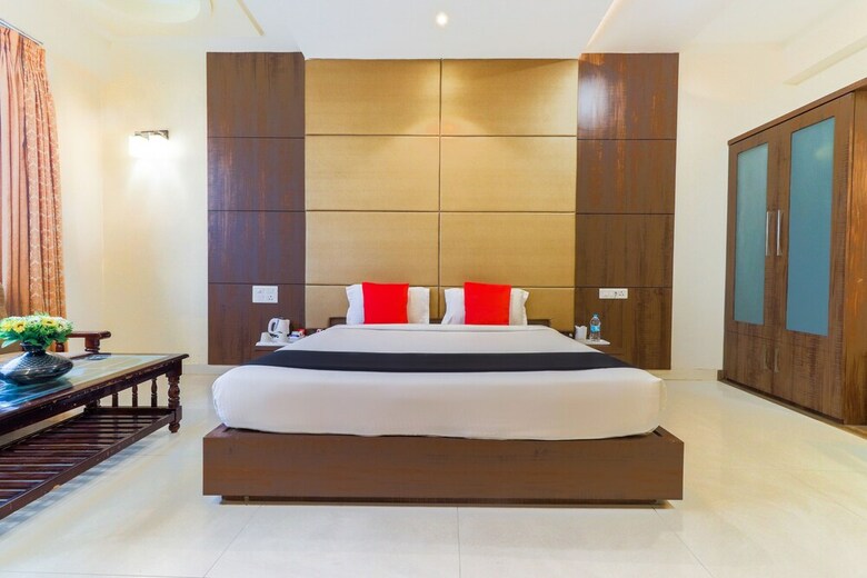 Capital O 46159 Hotel Golden Fortune