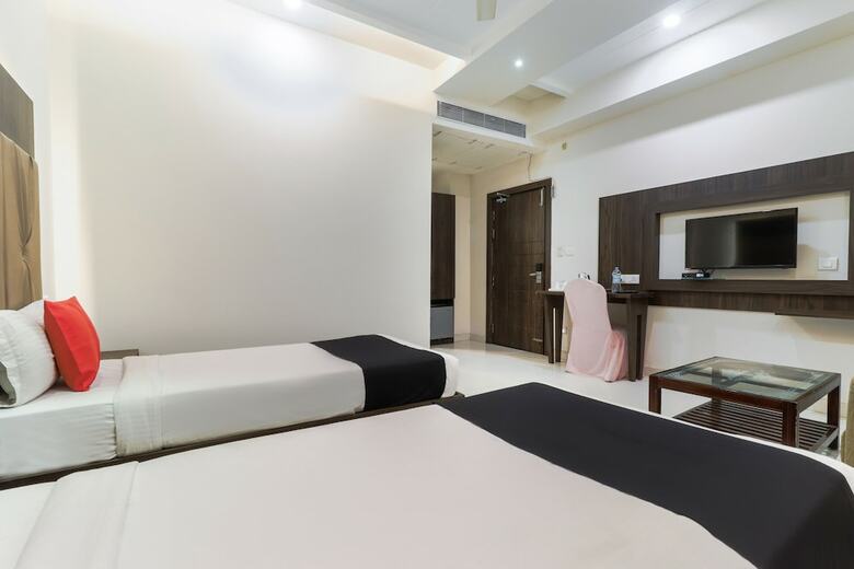 Capital O 46159 Hotel Golden Fortune