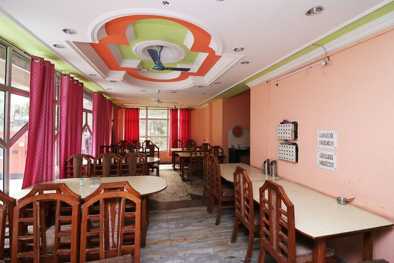 Oyo 44250 New Hotel Shivlok