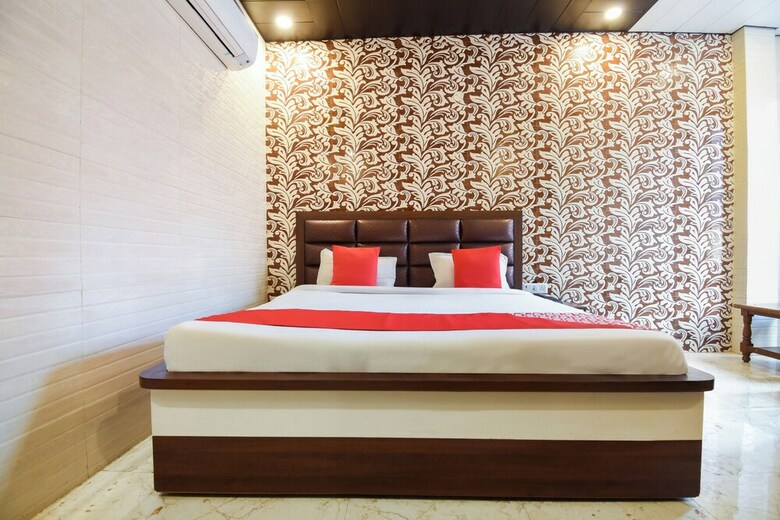 Oyo 4430 Hotel Holy City