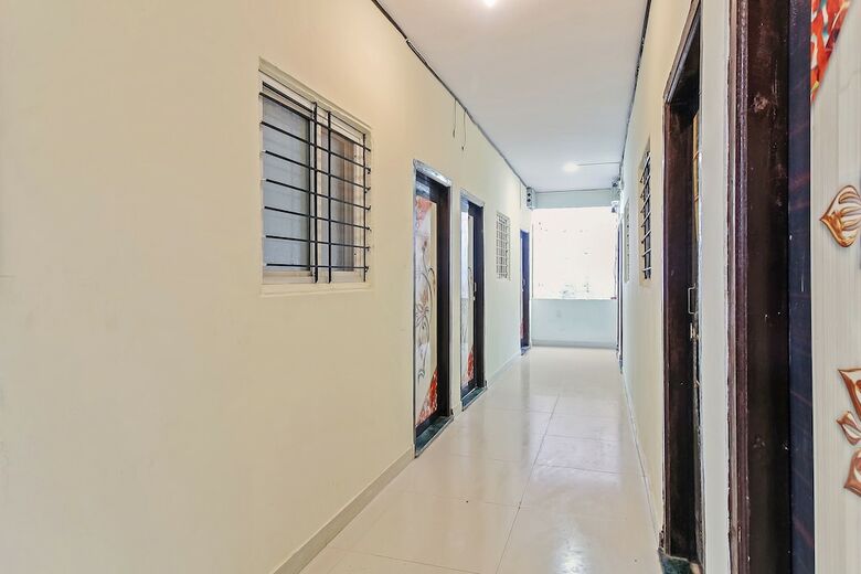 Oyo 42962 Alok Hotel