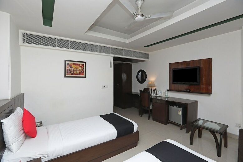 Capital O 445 Impress Hotel