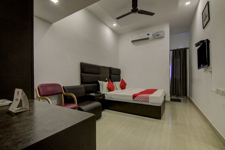 Hotel Oyo 42768 Sai International