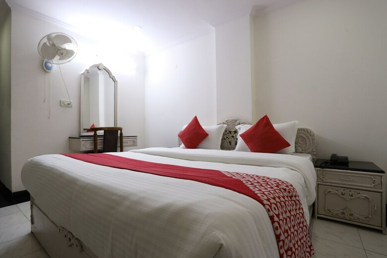 Oyo 60476 Hotel Silver Rooms