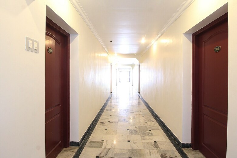 Hotel Oyo 40499 Mahalakshmi Tower