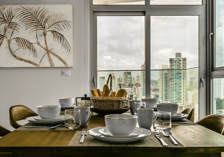 Lush Apartment Ocean View