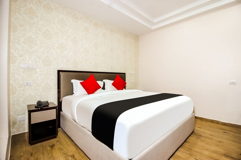 Hotel Capital O 37152 Naveen Continental