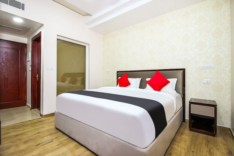 Hotel Capital O 37152 Naveen Continental