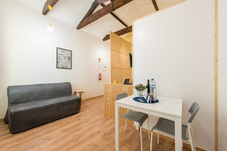 731 Costa Cabral Metro Residence
