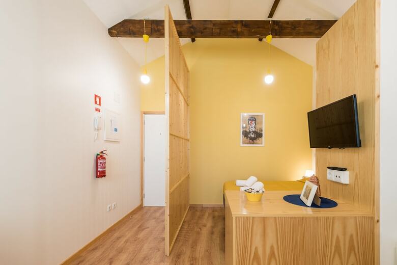 731 Costa Cabral Metro Residence