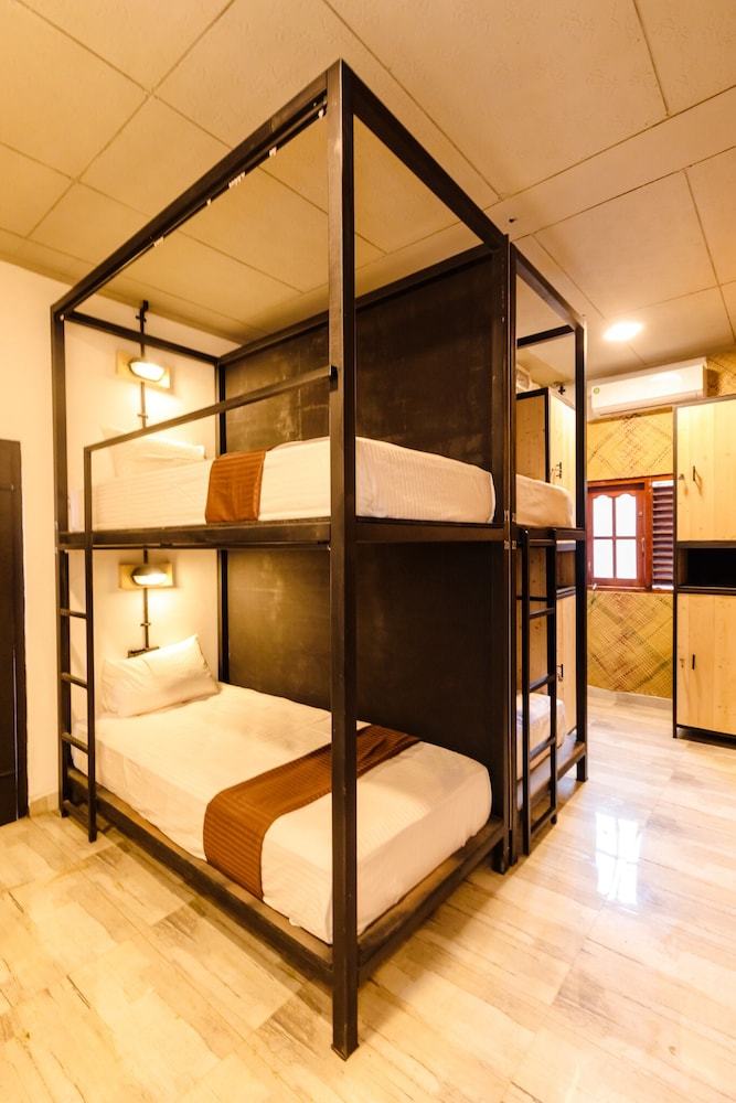 Hostal Unbound Hostel