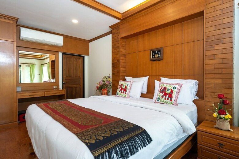 Bright Luxury Villa W Garden Pool & Sauna