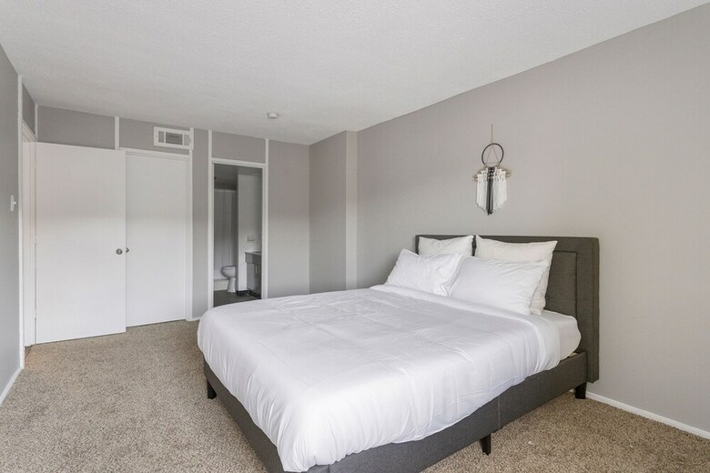 The Relaxing Lakeside Suites