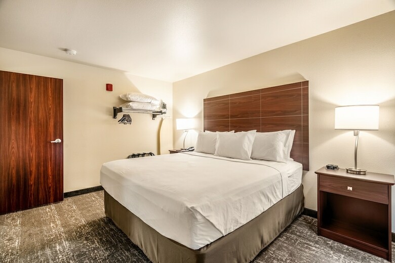 Cobblestone Hotel & Suites - Urbana