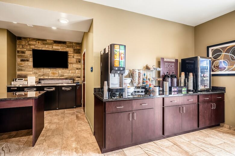 Cobblestone Hotel & Suites - Urbana