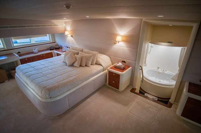 Hotel Mabruk Lll Yacht