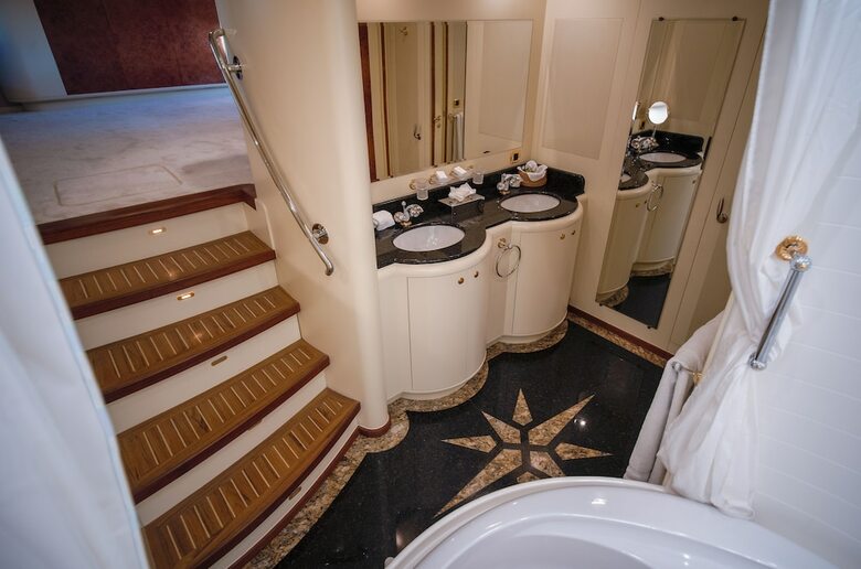 Hotel Mabruk Lll Yacht