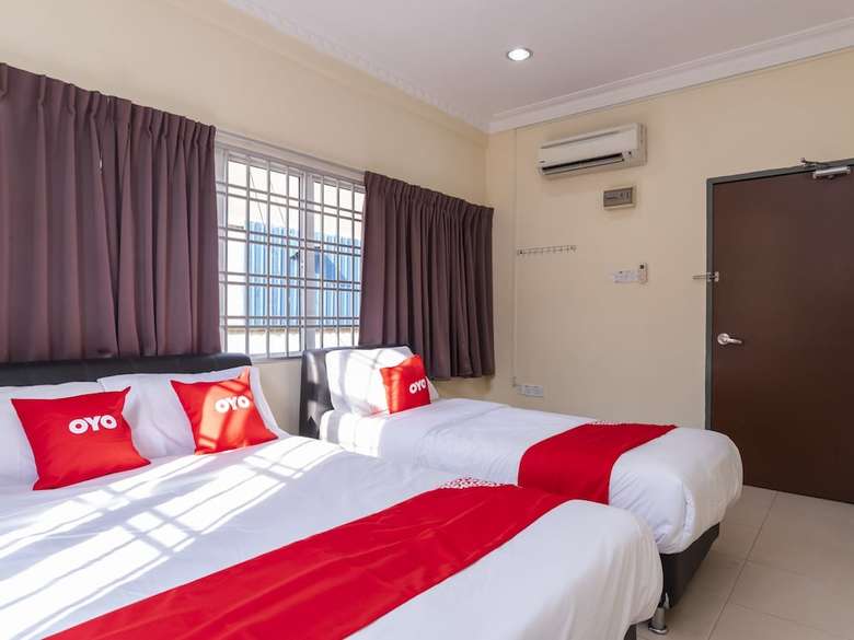 Oyo 89536 Hazris Hotel
