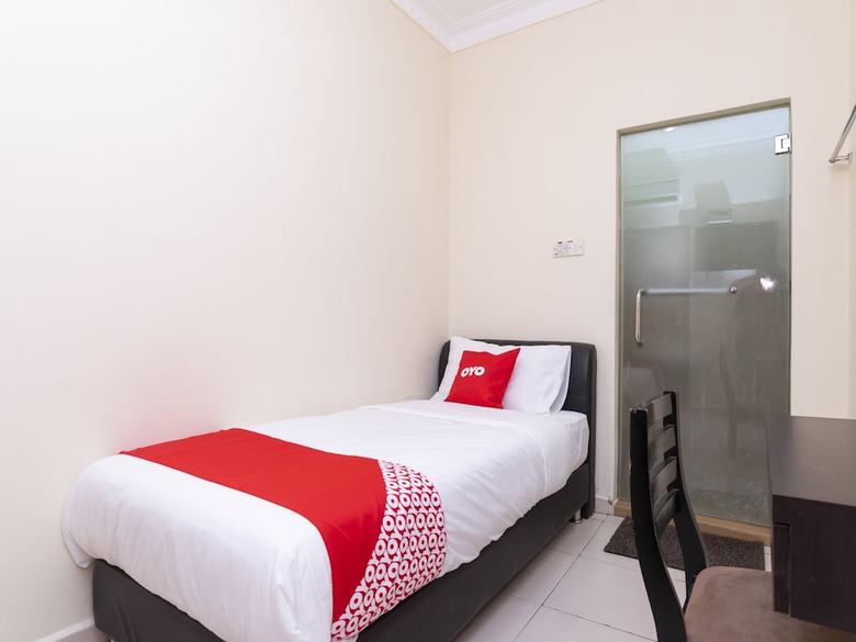 Oyo 89536 Hazris Hotel