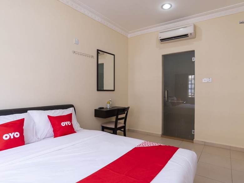 Oyo 89536 Hazris Hotel