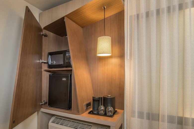 Hotel Courtyard By Marriott Portland East