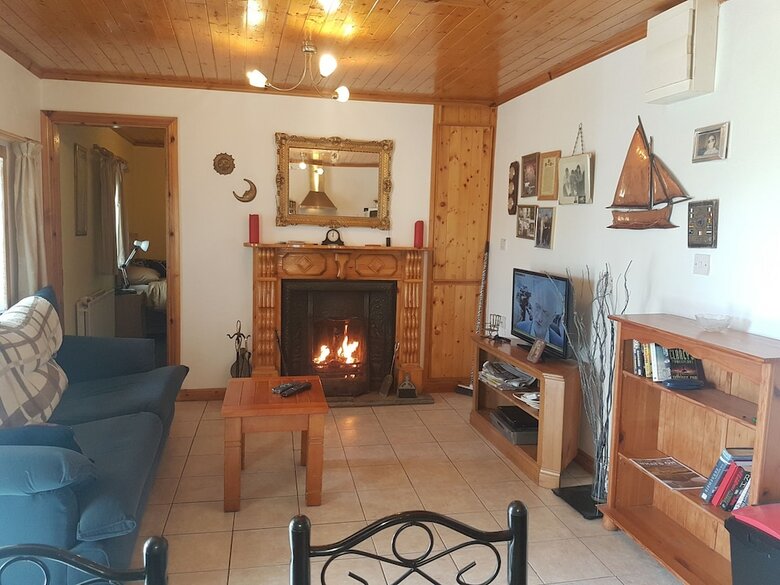 Rossadillisk Cottage, Cleggan