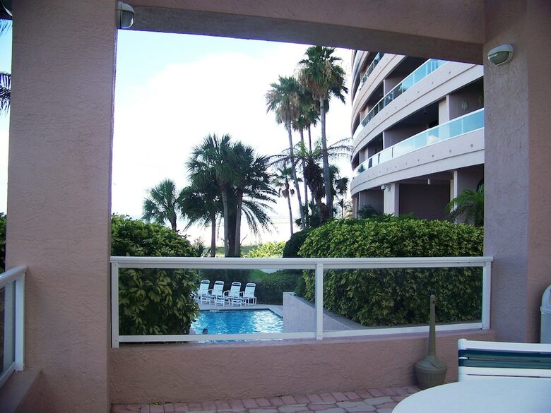 Crescent Beach Club 14c