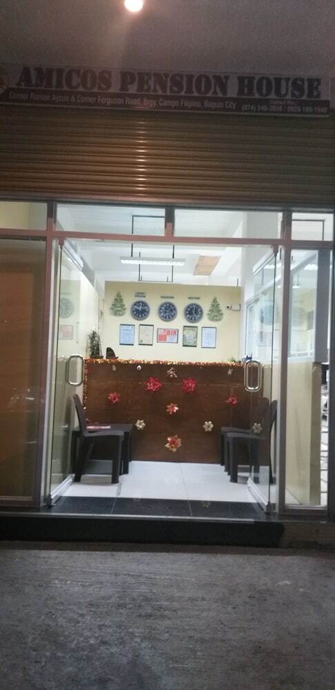 Amicos Pension House