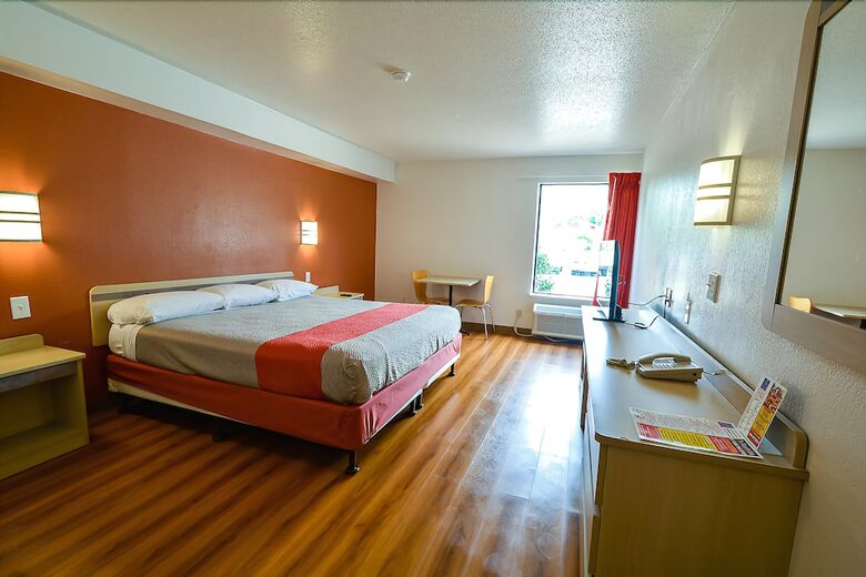 Motel 6 Greensboro Airport
