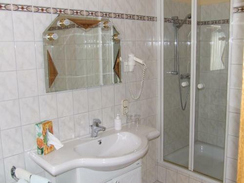 Hostal Hotel-caf� Z�schener Bauernstuben Garni