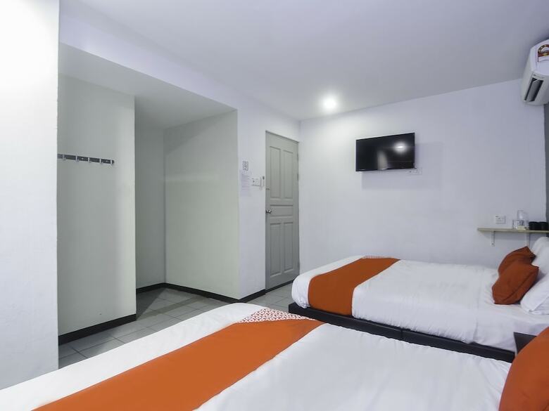 Hotel Oyo 89465 Golden Lounge