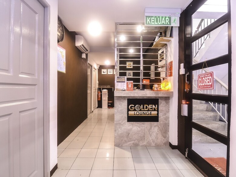 Hotel Oyo 89465 Golden Lounge