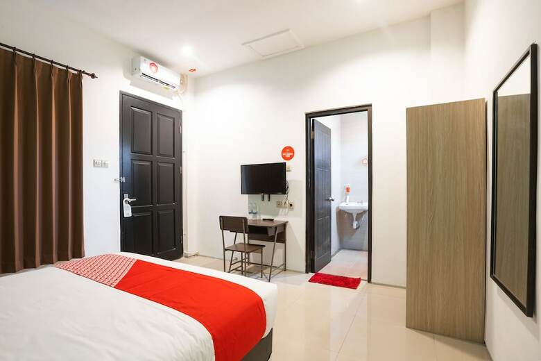 Hostal Oyo Flagship 1575 Urban 18