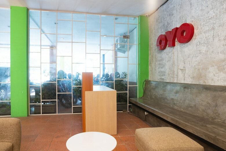 Hostal Oyo Flagship 1575 Urban 18