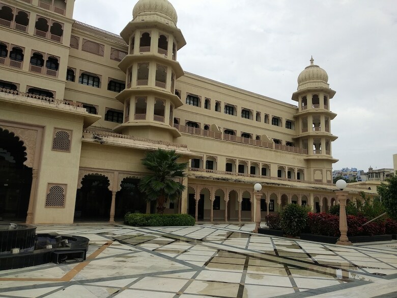 Hotel Shree Vallabh Vilas Lords Plaza