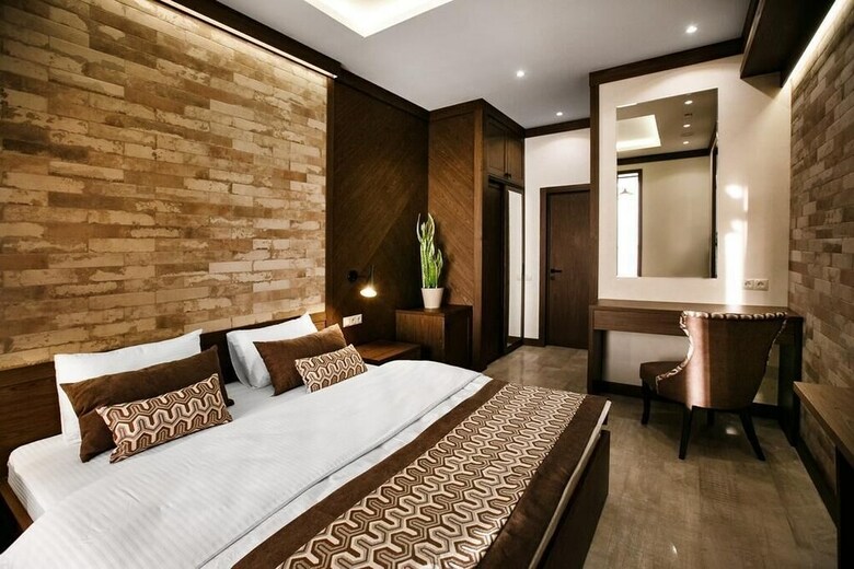 Simple Hotel