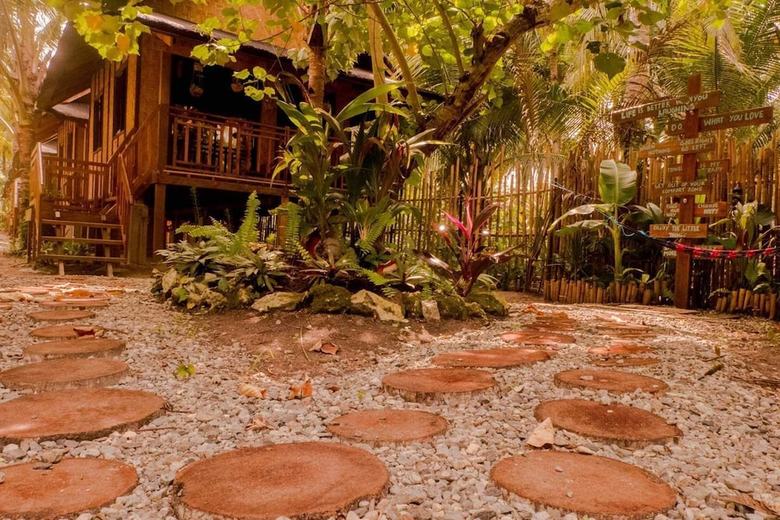 Hotel Island Native Bungalows Resort